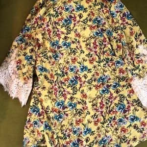 Yellow floral short dress with lace sleeves